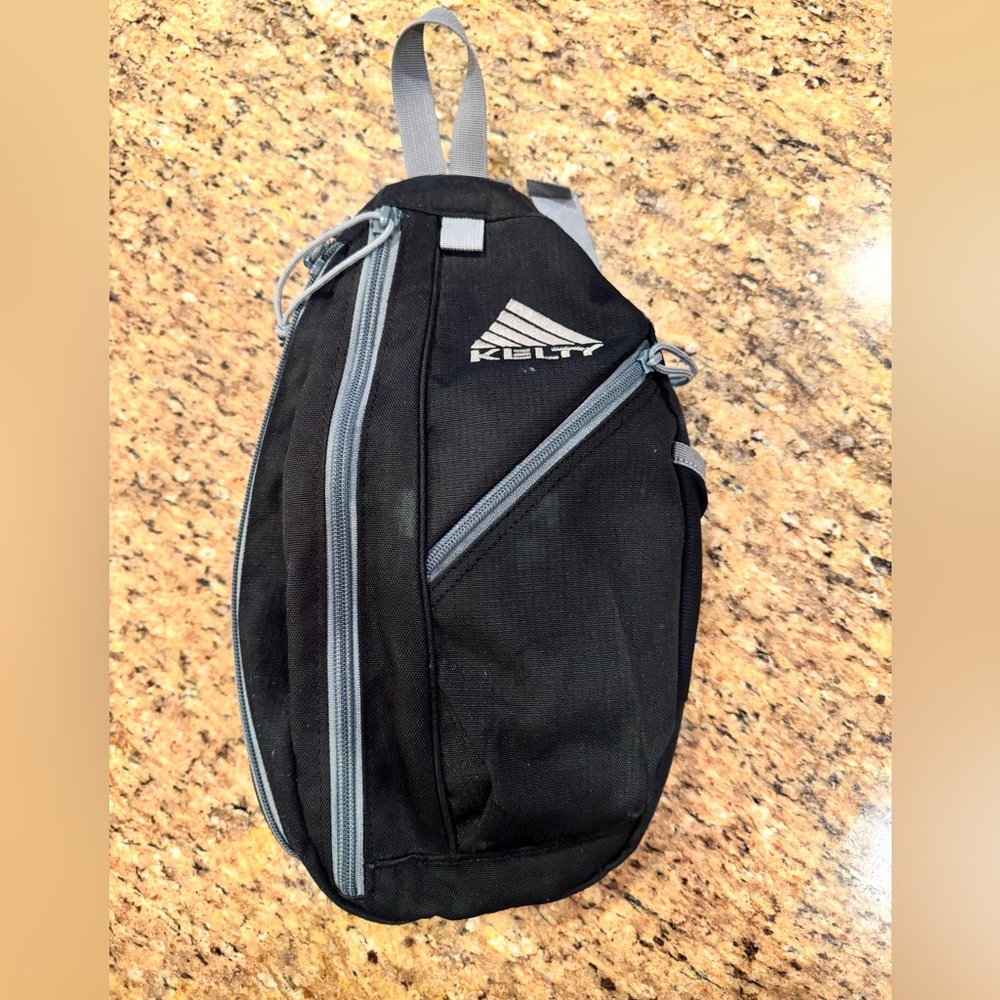 Black Kelty sling bag. EUC